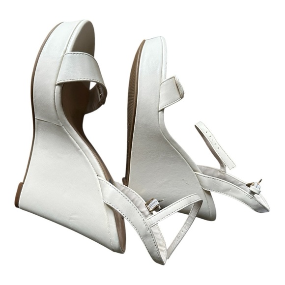 GUESS Cream Wedge Sandals sz 7 - Picture 4 of 7